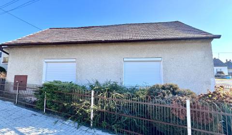 NA PREDAJ 4 - IZB.ROD.DOM s GARÁŽOU,POZEMOK 776m2, HLBOKÉ