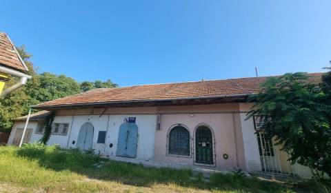 Šahy, Centrum: Obchodný Priestor 423 m² s Garážou a Potenciálom