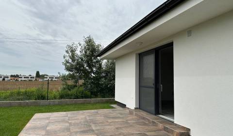 KALINKOVO - 4 IZB. RODINNÝ DOM, 534 m2 pozemok