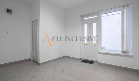 NA PRENÁJOM OBCH. PRIESTOR V CENTRE MESTA, DUN. STREDA