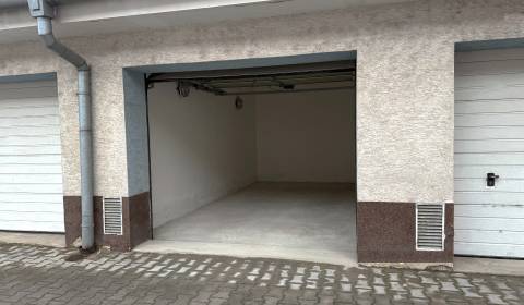 PRENAJATÁ NA PRENÁJOM - GARÁŽ (22m2) SENICA , SADOVÁ UL.