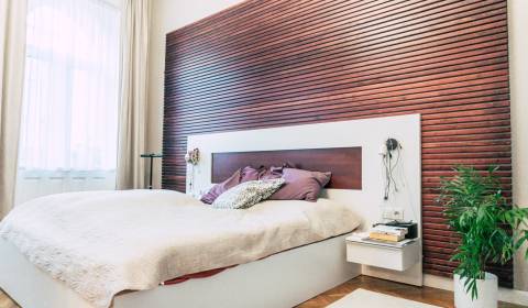 NA PREDAJ KRÁSNE ZREKONŠTRUOVANÝ MEŠTIANSKY BYT V CENTRE MESTA