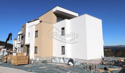 Murter - novostavby bytov s výhľadom na more