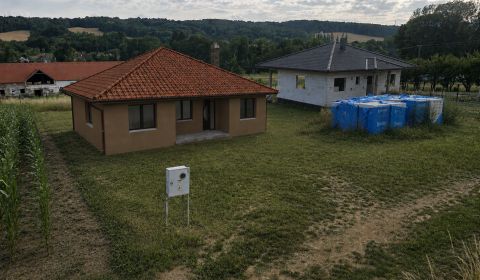 ** PREDANÉ ** Na predaj stavebný pozemok v obci Veľké Držkovce. 