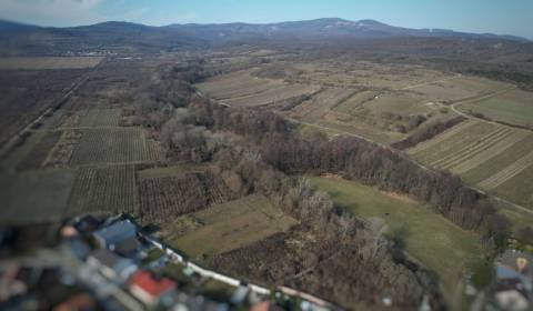 POZEMOK SO SÚKROMÍM V OBKLOPENÍ PRÍRODY
