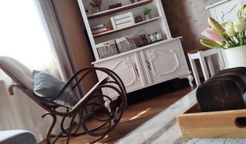 Príjemne priestranný rodinný dom v obci KOMJATICE