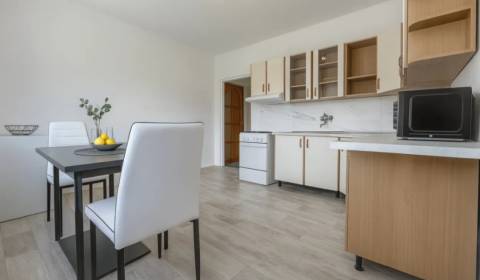  Na prenájom 1-izbový byt - Nové Zámky