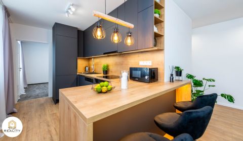 PRENÁJOM | aj KRÁTKODOBO | 3i byt 72 m² v centre PO, zariadený, IHNEĎ