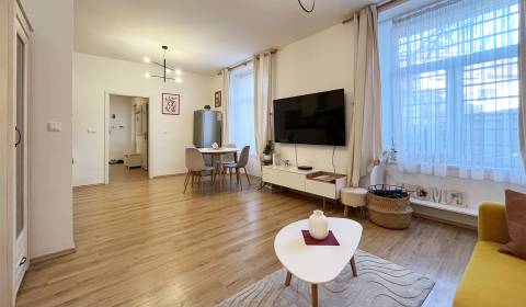 Exkluzívne | Jedinečný 2i byt pri hrade v Starom Meste