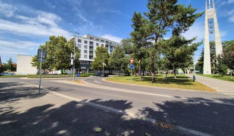 Dvojizbový byt, klimatizácia, priestranný balkón - centrum Piešťan