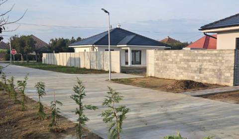 PREDAJ : NOVOSTAVBA - RODINNÉHO DOMU, VIRT