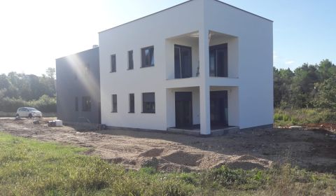 ☀Zadar/okolie(HR)–Apartmán 92m2, so záhradou, 80m od mora!