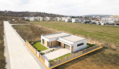 AKTUÁLNE - stavebný pozemok 636 m2 - Nové Mesto n/V