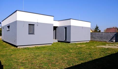 Na predaj moderný 4i bungalov v stave holodomu v obci Čaňa