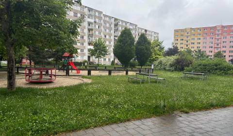 HĽADÁME PRE KLIENTA: 1izb byt s balkónom; POPRAD; platba v hotovosti 