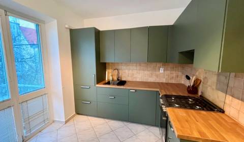 Prenájom veľký 2 izbový byt, Gajova ulica, Bratislava I. Staré Mesto