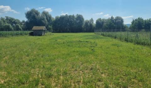 Dvorany nad Nitrou - veľký pozemok pri vodnej zátoke NR-TO