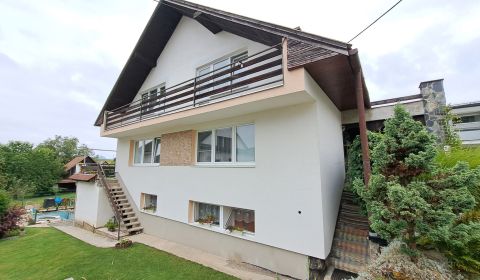 PREDANÉ: Rodinný dom 6 izbový, pozemok 717m2, Liptovské Sliače