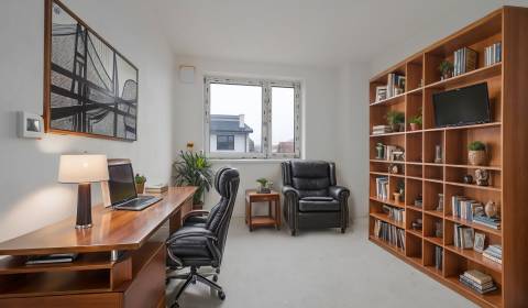 - PREDAJ - NOVOSTAVBA V ŠTÁDIU HOLODOM V PLAVECKOM MIKULÁŠI