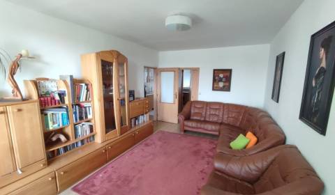 Veľký 3 izbový byt na Štefánikovej ulici v Michalovciach.