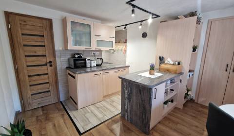  Rodinný dom Komplet moderne a pekne zrekonštruovaný Poprad -  Žakovce