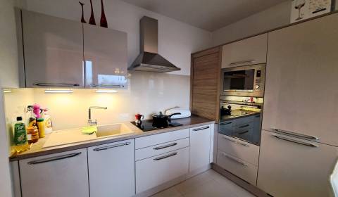 Predáme 3-izb. byt, 86 m2, garáž, Wilsonovo nábrežie, Nitra