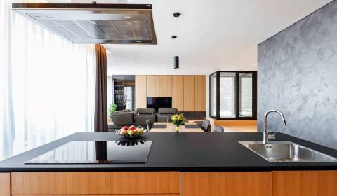 RIVERS I Prémiový 4-izbový byt s panoramatickým výhľadom na mesto