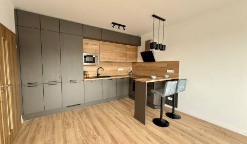  REZERVOVANÉ - EXKLUZÍVNE - 1i byt v nadštandarde, Dvorníky