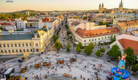 HĽADÁM: 3 izbový byt s balkónom, 90 m2, do 245.000,- € v NR - Centrum
