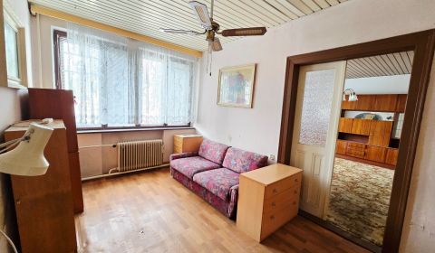 Priestranný rodinný dom Štefánikova / Piešťany