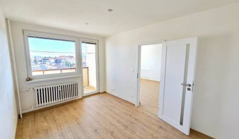 *ZNÍŽENÁ CENA* 3izbový byt po kompletnej rekonštrukcií Hlohovec