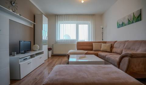 TOP - 3 izbový byt s dvomi balkónmi a záhradou - Horné Srnie