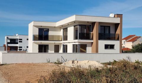 CHORVÁTSKO - Vila s bazénom v pokojnej lokalite - SABUNIKE, Zadar