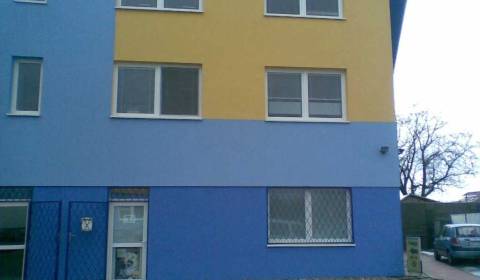 Kancelárie v novšej budove, Dvojkrížna ul. od 23m2 - 100m2, aj sklady