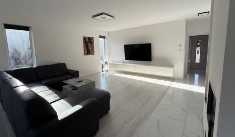 REZERVOVANÉ: Ihneď obývateľný, zariadený BUNGALOV- Vieska Bezdedov