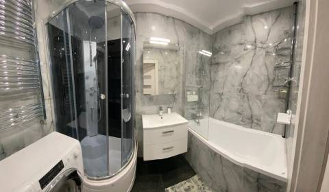 Luxusný trojizbový bytCentrum Topoľčany  na predaj