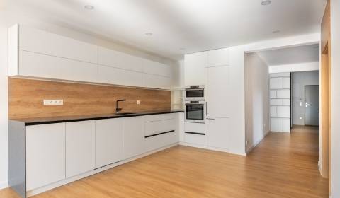 REZERVOVANÝ! 4-izbový byt 129 m²,pri centre mesta so záhradou