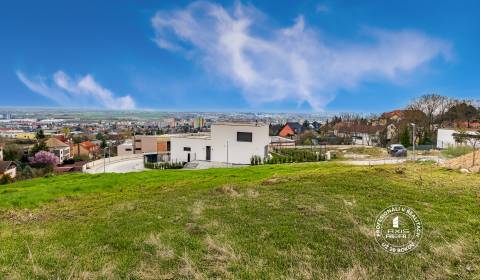 Stavebný pozemok (628 m2) s výhľadom, BA III. Rača