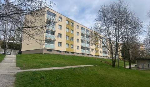 REZERVOVANÉ: 1 izb. byt 31,50 m2, 2 posch. Ďumbierska, B. Bystrica