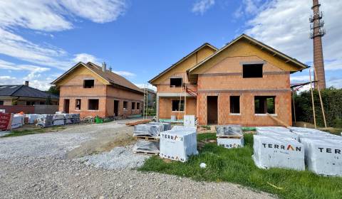 NEW LIVING - novostavba 3i byt, 2x parking a pozemok, Záhradná, Vrbové