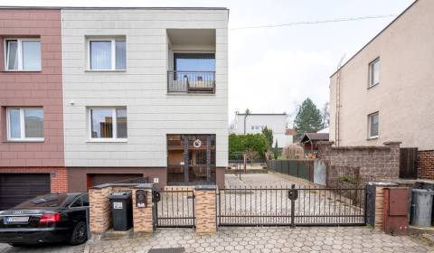 REZERVOVANÉ - TOP LOKALITA - 4 izbový rodinný dom - Nová Dubnica