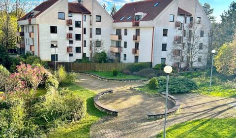 *PRENAJATÉ* Slnečný, moderný, zariadený 2 izb. byt 56 m2 PN, Stromová