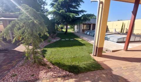 NADŠTAND. Rodinný dom na predaj Bánov 5+1 + poz.4160m2 + d´Luxe BAZÉN