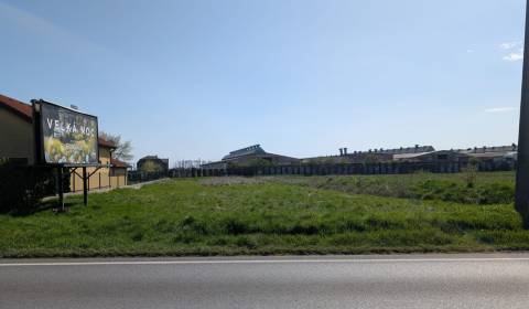 STAVEBNÝ POZEMOK 928 M², HRIADKY