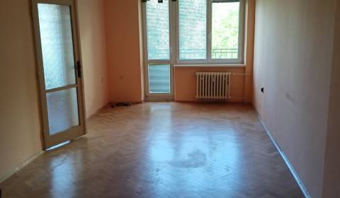 2,5 IZBOVÝ BYT V CENTRE PEZINKA - pôvodný stav