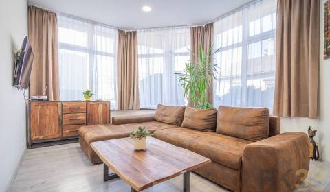 Dva priestranné apartmány v centre Popradu