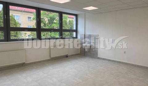 Na prenájom pekný komerčný priestor v luxusne zrekonštruovanej multifu