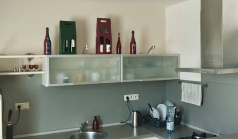 REZERVOVANÉ - kompletne zariadený 1i byt s balkónom, Vlčkovce