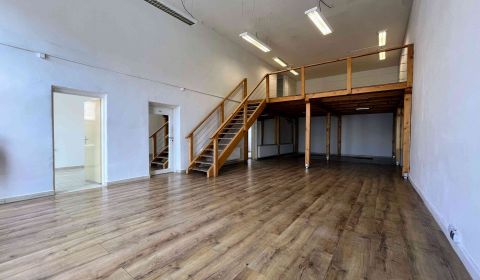 Prenájom obchod.-prevádz. priestorov v centre mesta s parkovaním,Nitra