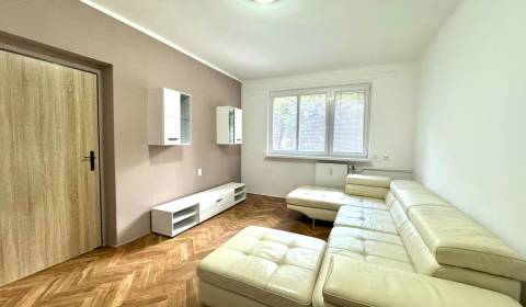 PREDANÝ / NA PREDAJ 3 - IZB. BYT (67m2), PALÁRIKOVA UL., SENICA